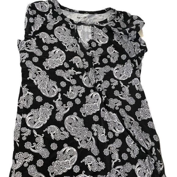 ⭐️5/$25 Joe Boxer Woman’s size Large Black Paisley Cutout/Vneck Tshirt - Picture 1 of 1